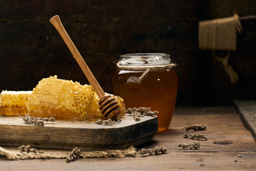 regionaler Honig direkt vom Imker – naturbelassen & aromatisch.
